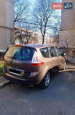 Мінівен Renault Scenic 2013 в  фото 3 Мінівен Renault Scenic 2013 в