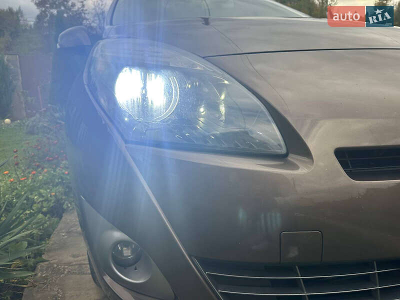 Минивэн Renault Scenic 2011 в Ивано-Франковске