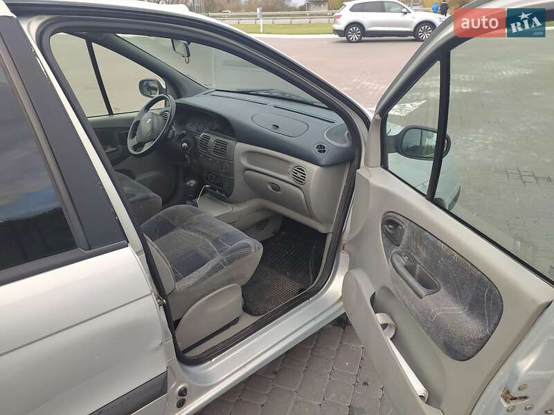 Минивэн Renault Scenic 2000 в Ровно