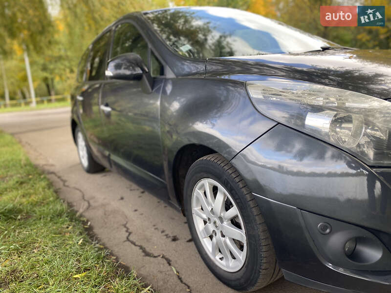 Минивэн Renault Scenic 2011 в Ровно