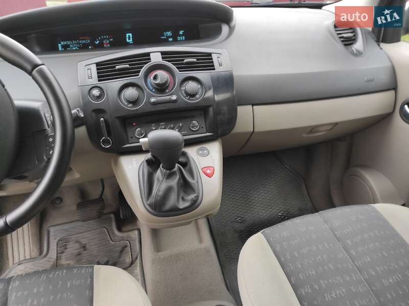 Минивэн Renault Scenic 2005 в Сарнах