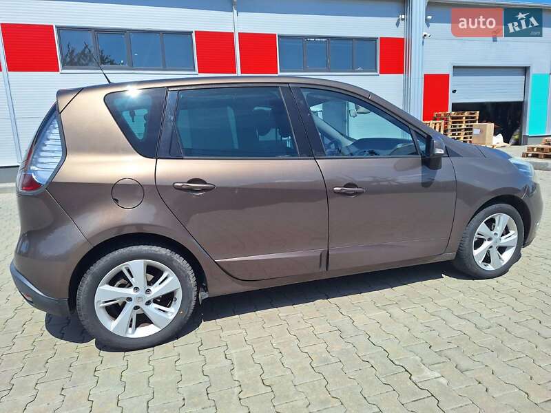 Мінівен Renault Scenic 2013 в Нововолинську