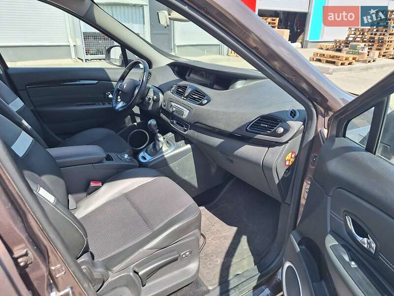 Мінівен Renault Scenic 2013 в Нововолинську