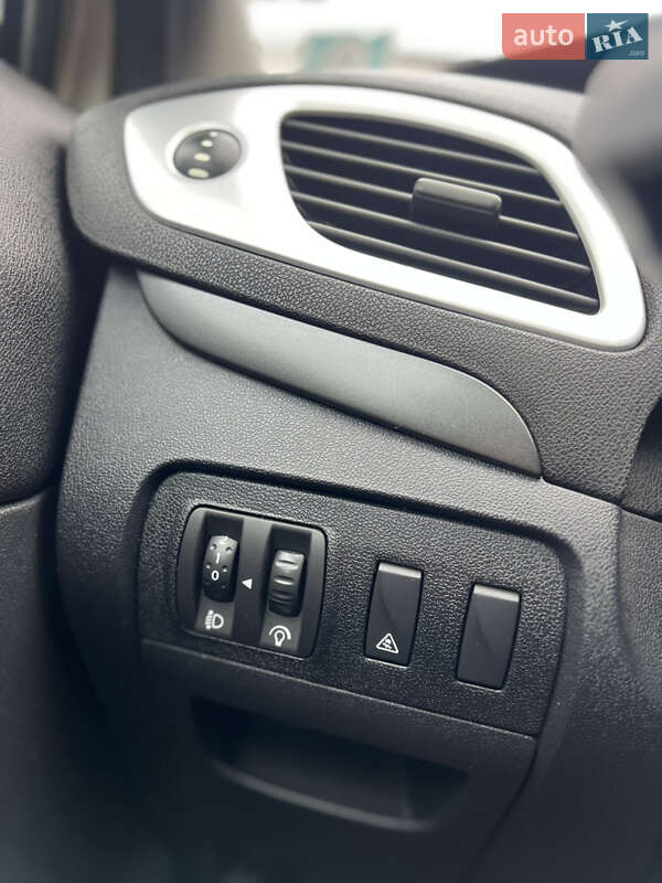 Минивэн Renault Scenic 2010 в Луцке фото 59 Минивэн Renault Scenic 2010 в Луцке