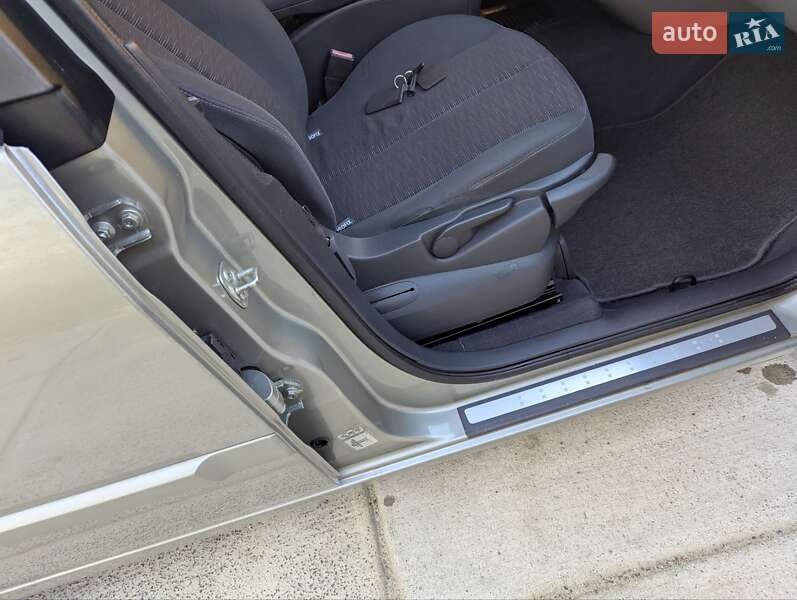 Мінівен Renault Scenic 2006 в Дубні