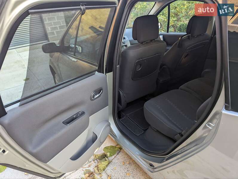 Мінівен Renault Scenic 2006 в Дубні