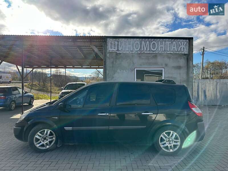 Минивэн Renault Scenic 2005 в Красной