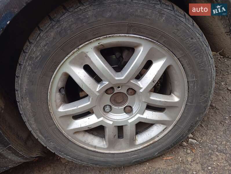 Минивэн Renault Scenic 2005 в Красной