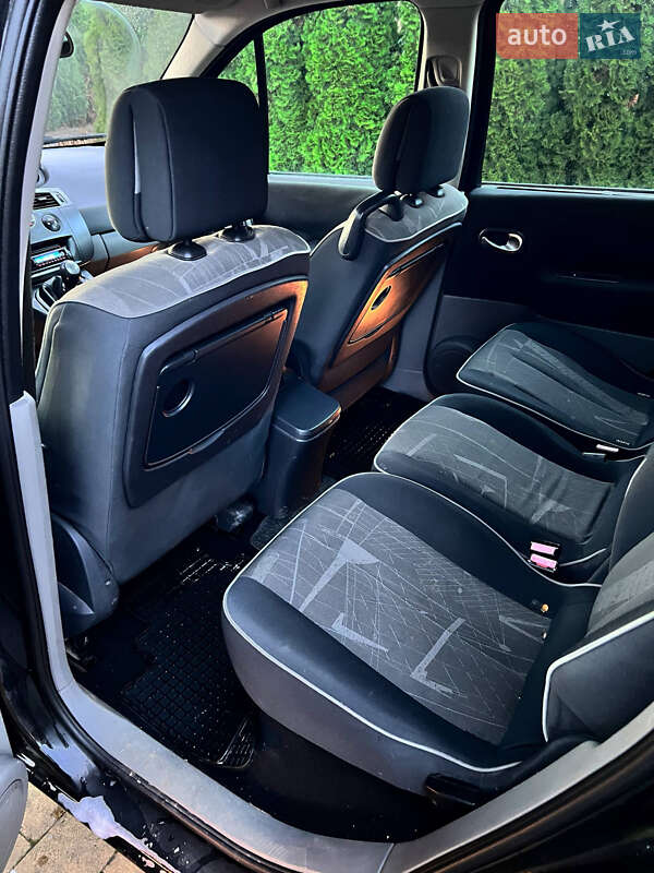 Минивэн Renault Scenic 2004 в Городке