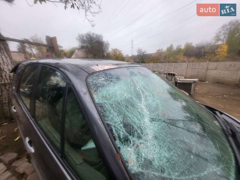 Минивэн Renault Scenic 2004 в Новониколаевке