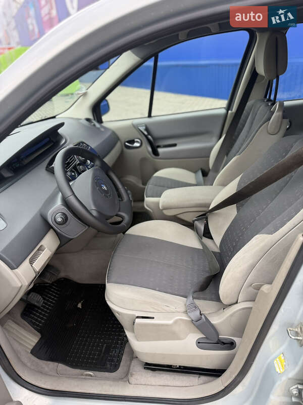 Мінівен Renault Scenic 2004 в Нововолинську