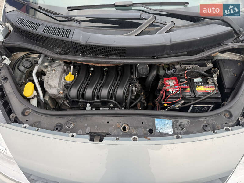 Мінівен Renault Scenic 2004 в Нововолинську