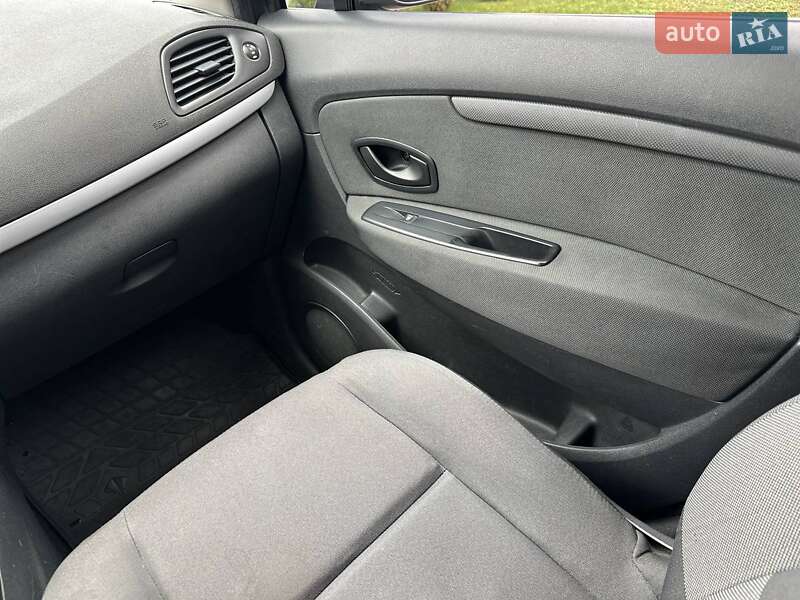 Мінівен Renault Scenic 2011 в Чорнобаї
