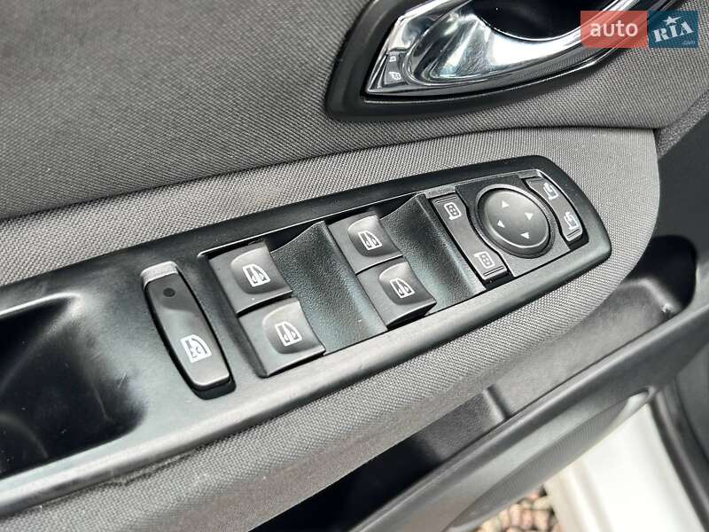 Мінівен Renault Scenic 2012 в Одесі фото 11 Мінівен Renault Scenic 2012 в Одесі