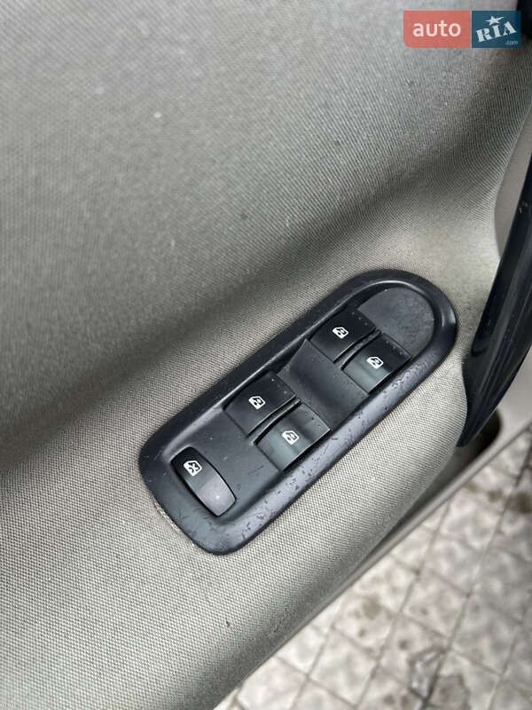 Мінівен Renault Scenic 2004 в Полтаві фото 8 Мінівен Renault Scenic 2004 в Полтаві