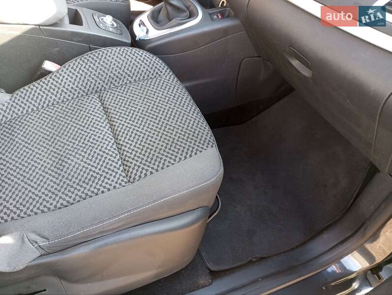 Мінівен Renault Scenic 2011 в Дубні фото 6 Мінівен Renault Scenic 2011 в Дубні