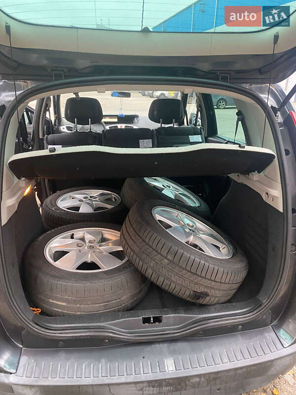 Мінівен Renault Scenic 2010 в Гостомелі
