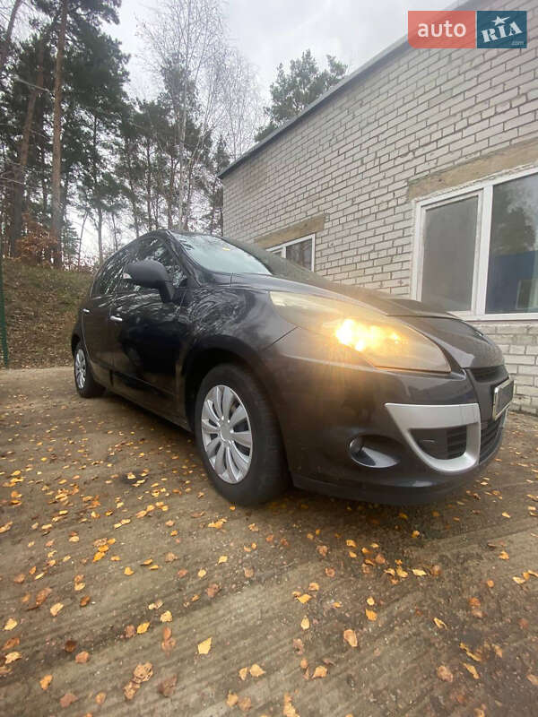 Мінівен Renault Scenic 2010 в Гостомелі
