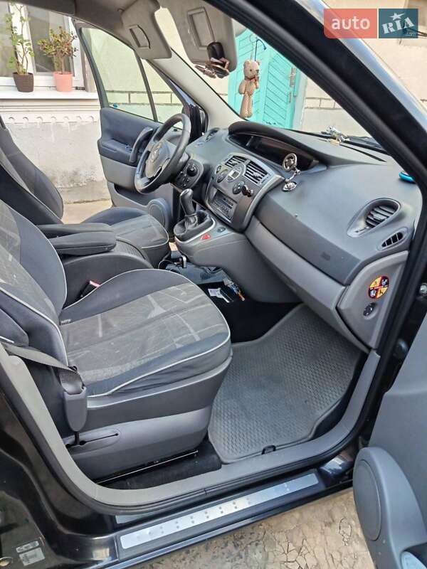 Минивэн Renault Scenic 2003 в Демидовке