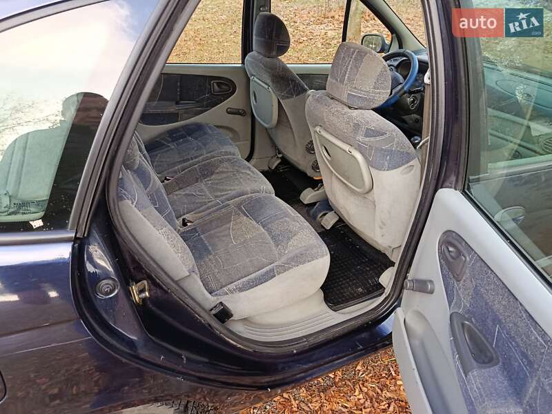 Мінівен Renault Scenic 2000 в Рівному