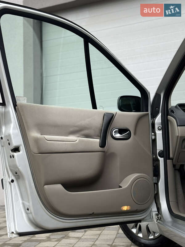 Минивэн Renault Scenic 2005 в Дрогобыче фото 39 Минивэн Renault Scenic 2005 в Дрогобыче