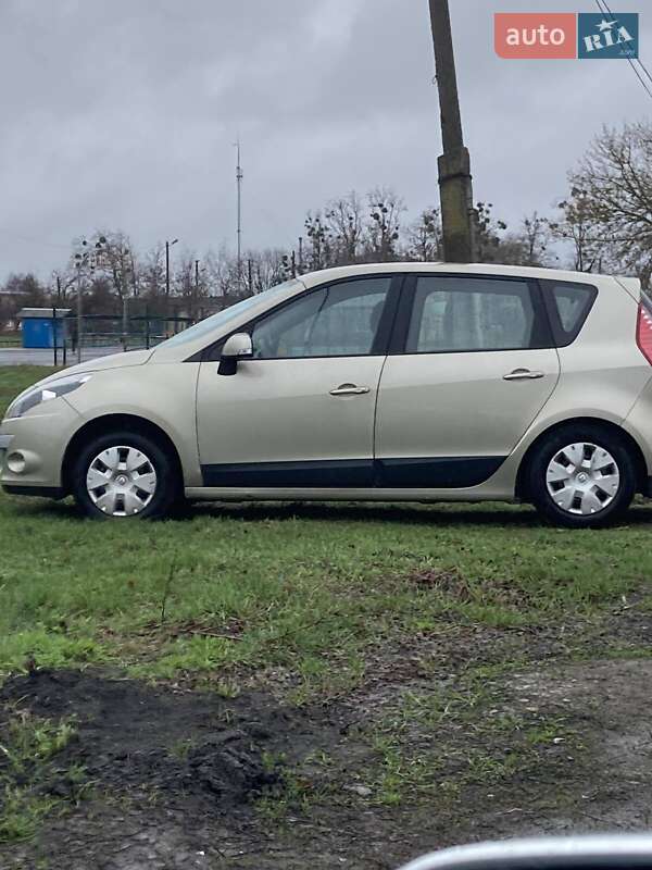 Мінівен Renault Scenic 2009 в Миргороді