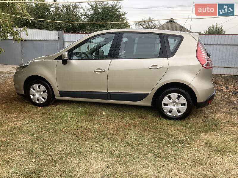 Мінівен Renault Scenic 2009 в Миргороді