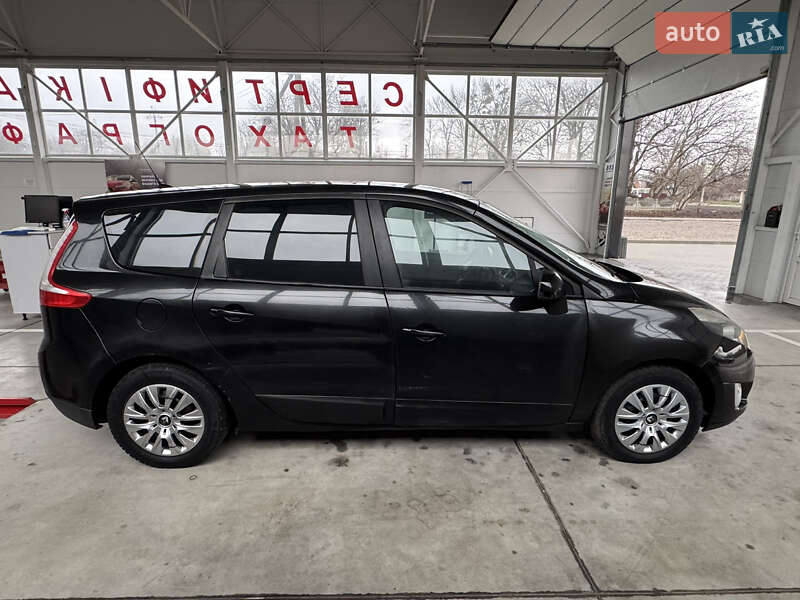 Минивэн Renault Scenic 2011 в Ильинцах