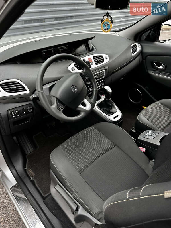 Минивэн Renault Scenic 2009 в Ровно