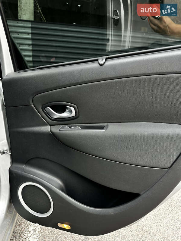 Минивэн Renault Scenic 2009 в Ровно