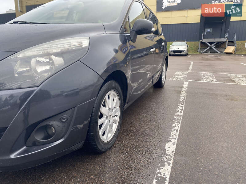 Мінівен Renault Scenic 2011 в Рівному