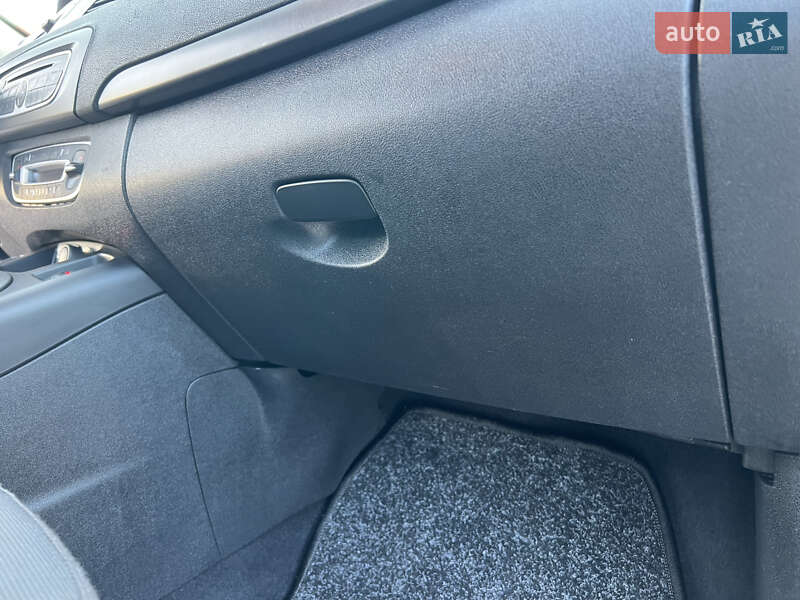 Мінівен Renault Scenic 2009 в Лубнах