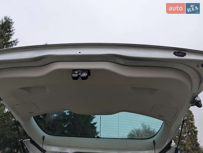 Минивэн Renault Scenic 2014 в Дубно