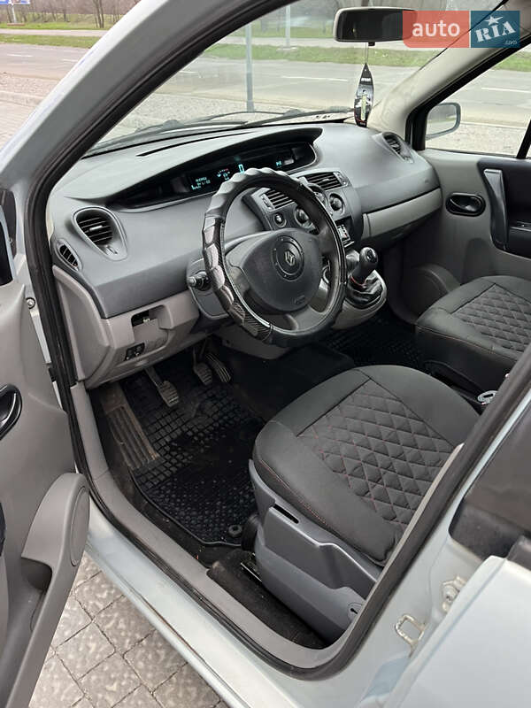 Мінівен Renault Scenic 2004 в Запоріжжі