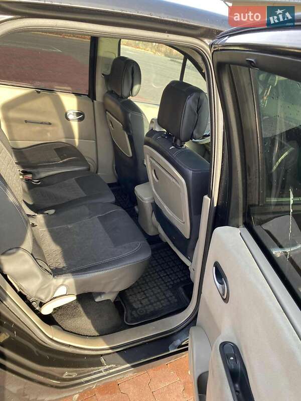 Минивэн Renault Scenic 2006 в Городке