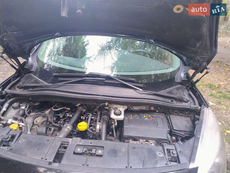 Минивэн Renault Scenic 2016 в Запорожье