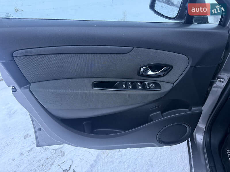 Минивэн Renault Scenic 2011 в Нововолынске фото 24 Минивэн Renault Scenic 2011 в Нововолынске