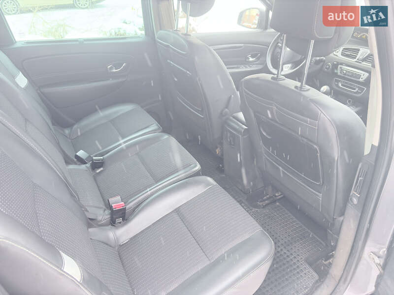 Минивэн Renault Scenic 2012 в Ромнах