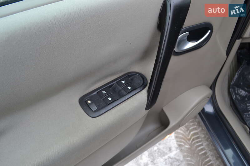 Минивэн Renault Scenic 2006 в Ровно