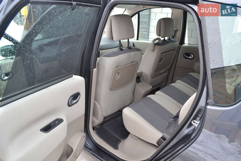 Минивэн Renault Scenic 2006 в Ровно