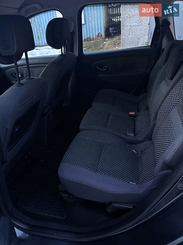 Мінівен Renault Scenic 2011 в Новояворівську