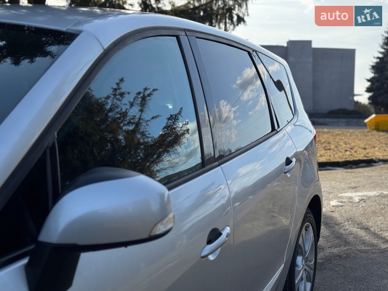 Минивэн Renault Scenic 2010 в Ровно