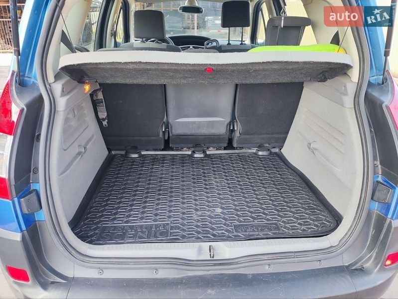 Минивэн Renault Scenic 2004 в Нововолынске