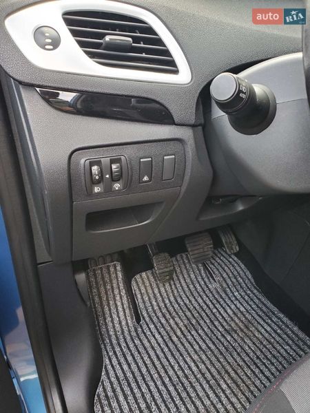 Минивэн Renault Scenic 2013 в Монастырище