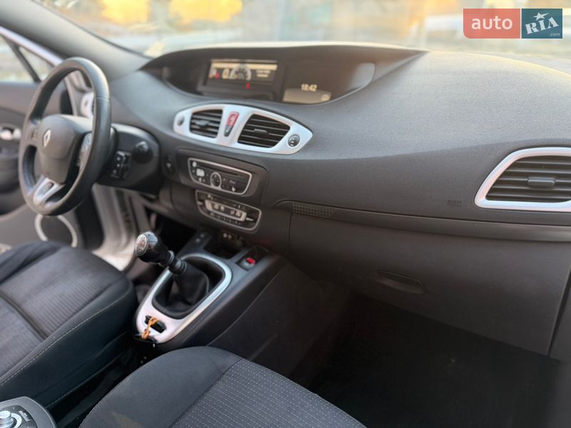 Минивэн Renault Scenic 2010 в Ровно
