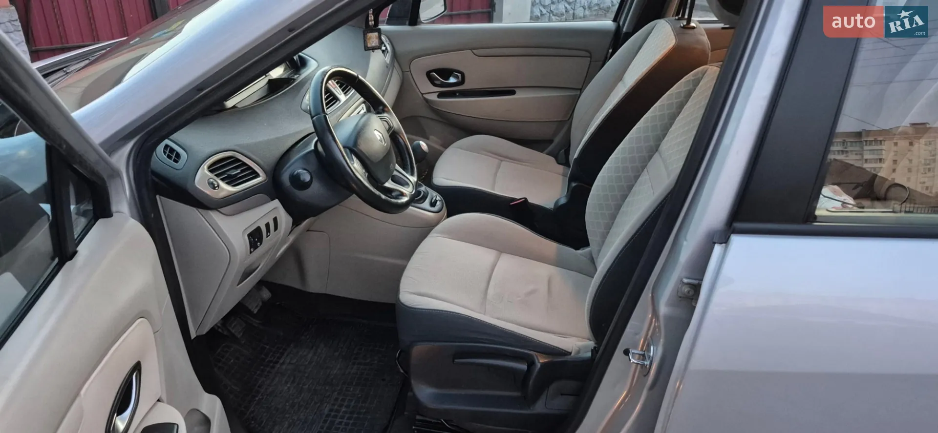 2010 Renault Scenic - мініатюра 15