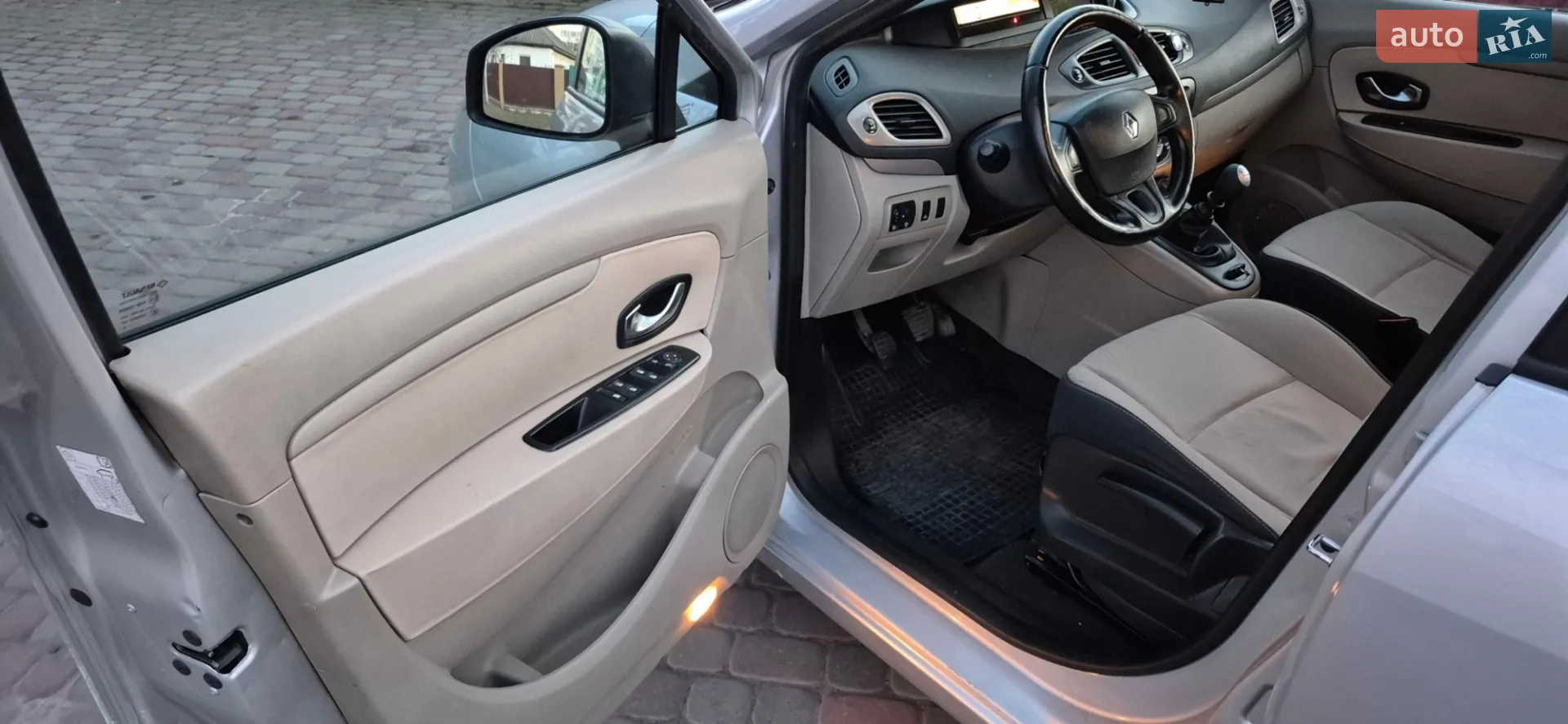 2010 Renault Scenic - мініатюра 18