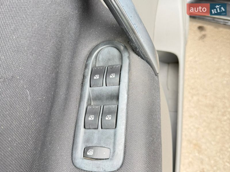 Мінівен Renault Scenic 2008 в Ромнах