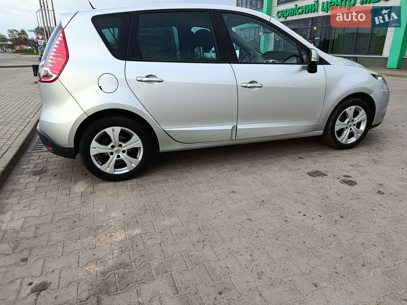 Мінівен Renault Scenic 2010 в Нововолинську