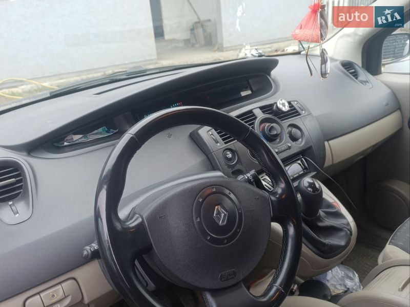 Минивэн Renault Scenic 2004 в Млинове